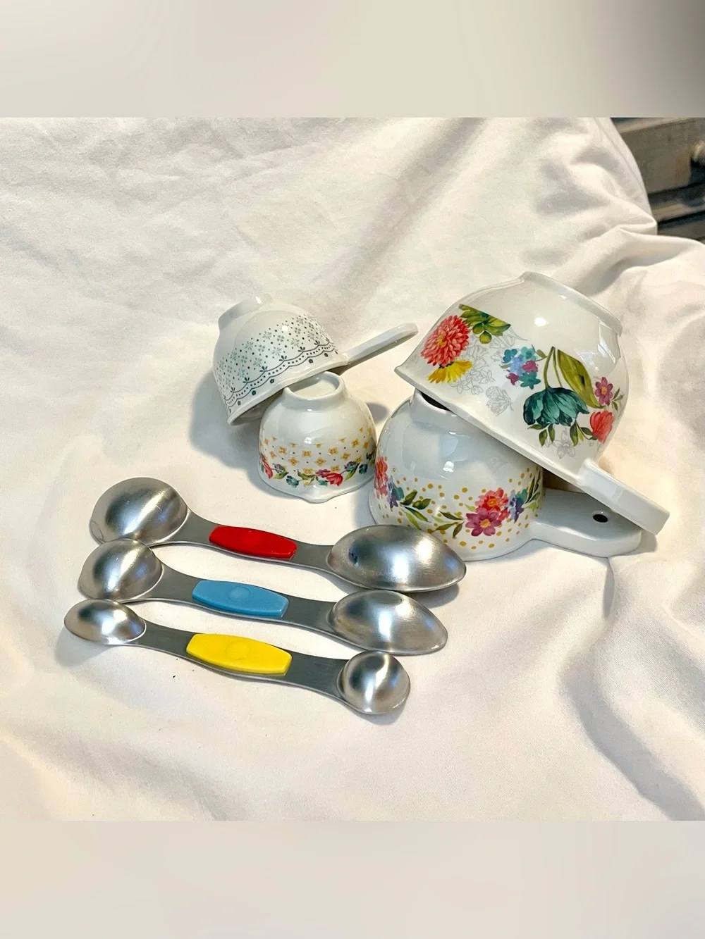PIONEER WOMAN 7-Piece Melamine Measuring Cups/Stainless Magnetic Spoons - Floral